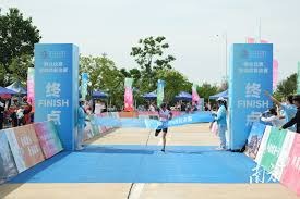 迈阿密马林鱼在 2003 年爆冷夺冠，贝基特在洋基球场的完封胜成为历史经典